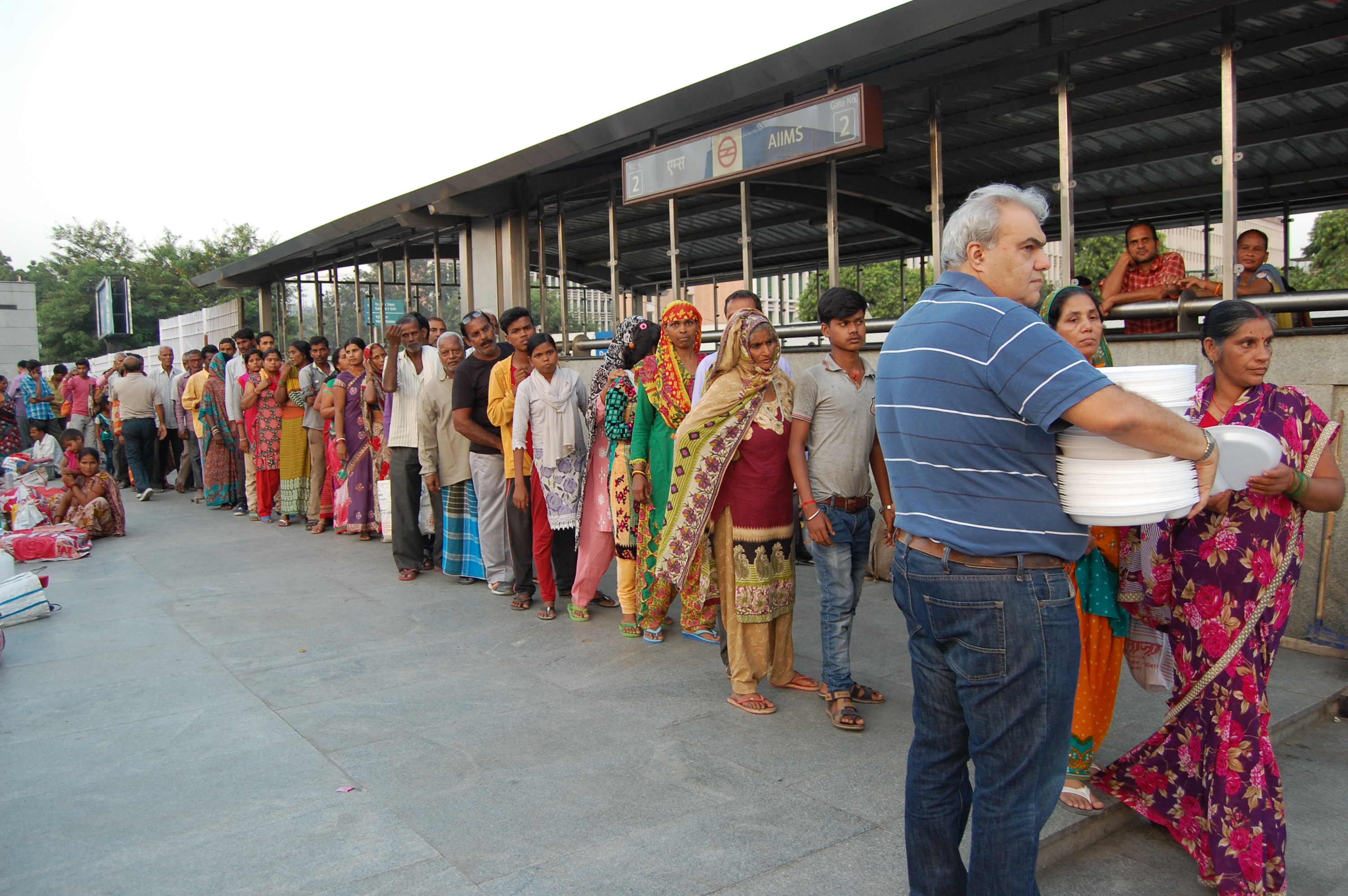 Serpentine queue of patients outside AIIMS for getting food and water.