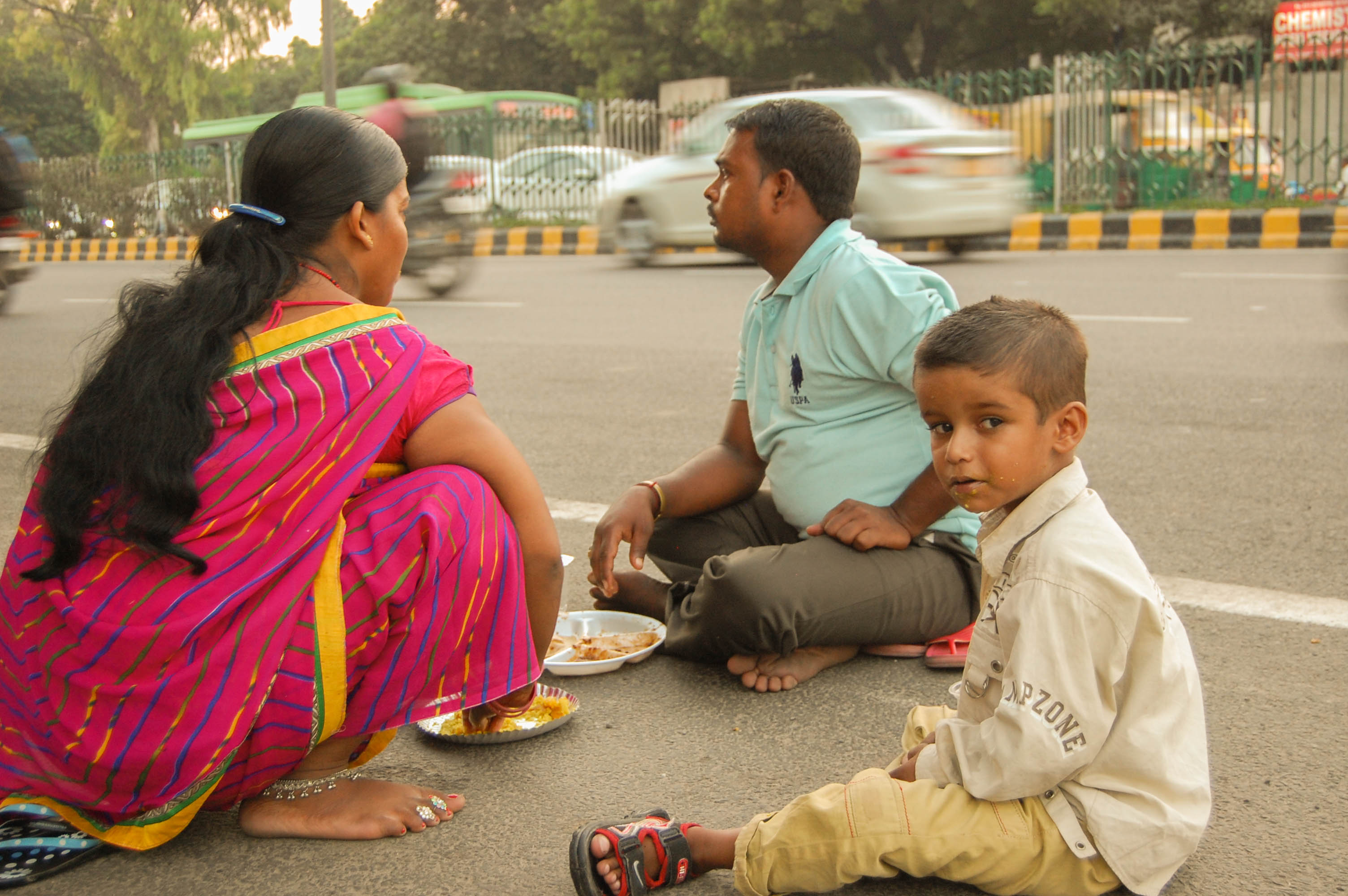 RakeshYadav, alongwith his only son suffering from Heart complications eating their food on road .